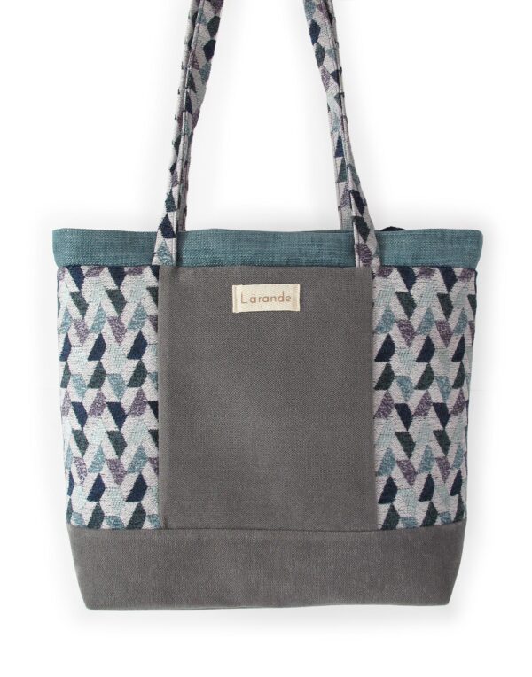 Bolso grande gris y morado detras